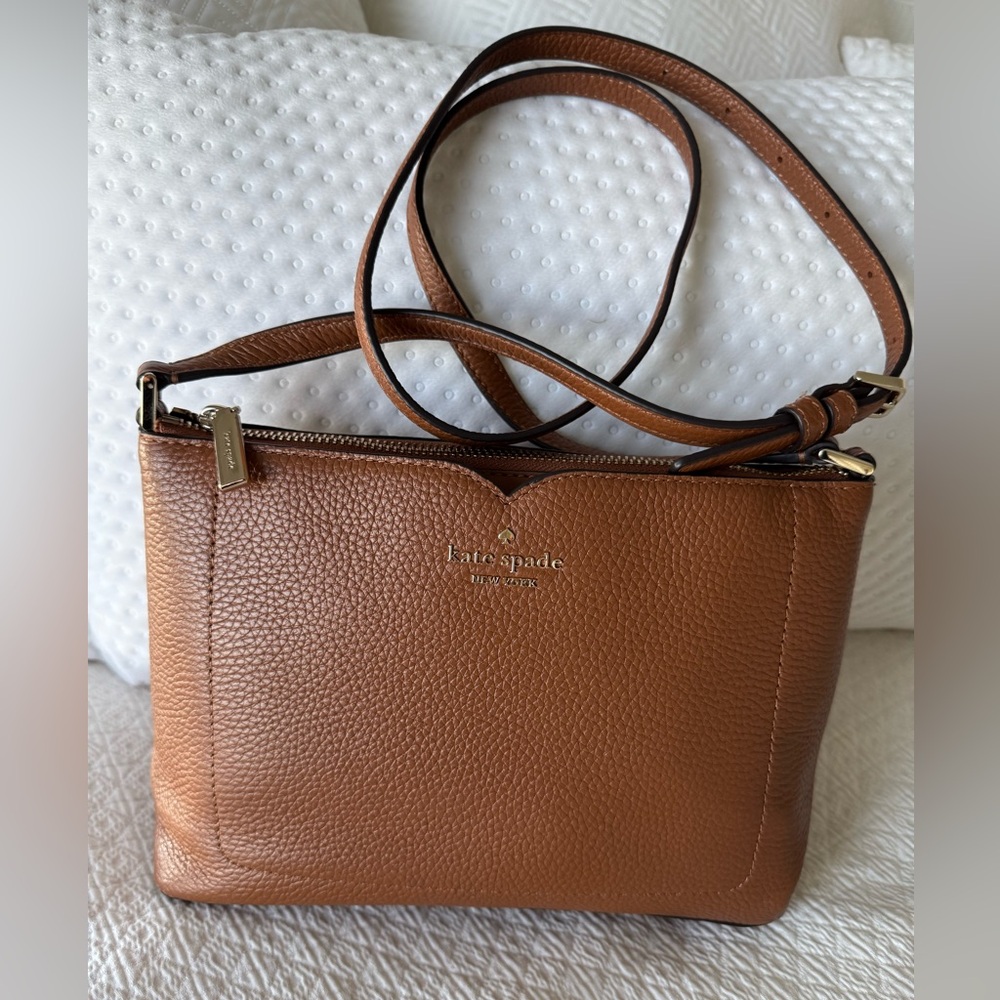 Kate Spade Harlow crossbody, brown pebbled leather, zipper closure, Int pockets - Picture 2 of 13